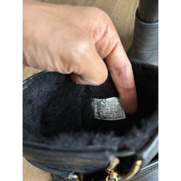 UGG AVIVA EMBOSSED CROCODILE BLACK LEATHER SHORT BOOTS SIZE US 7 WOMENS - Picture 5 of 6